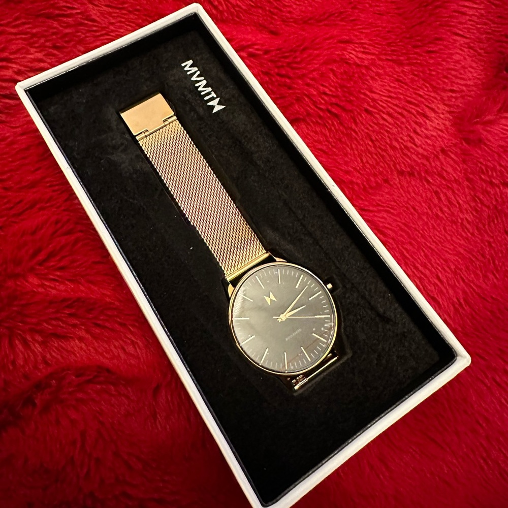 Brand new watch, rose gold additional leather black or camel straps